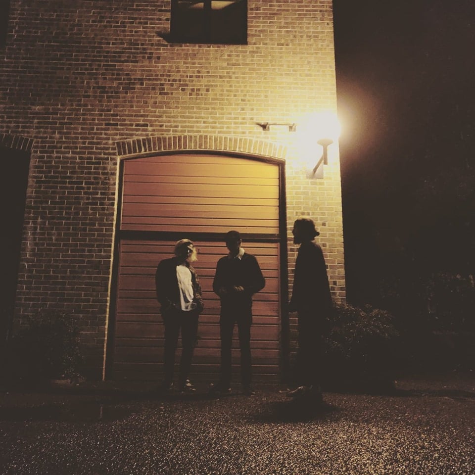 five kites - love it alone