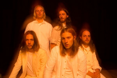 broken hands press photo