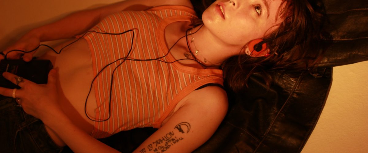 Tessa and Friends press photo for single 'The Loser Gets Set Free'