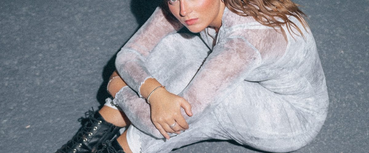 Olivia Booth press photo for single 'Wasted'