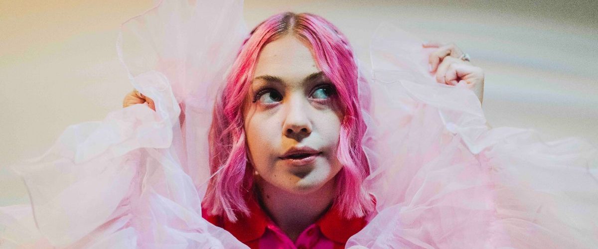 lauran hibberd press photo for charlie's car